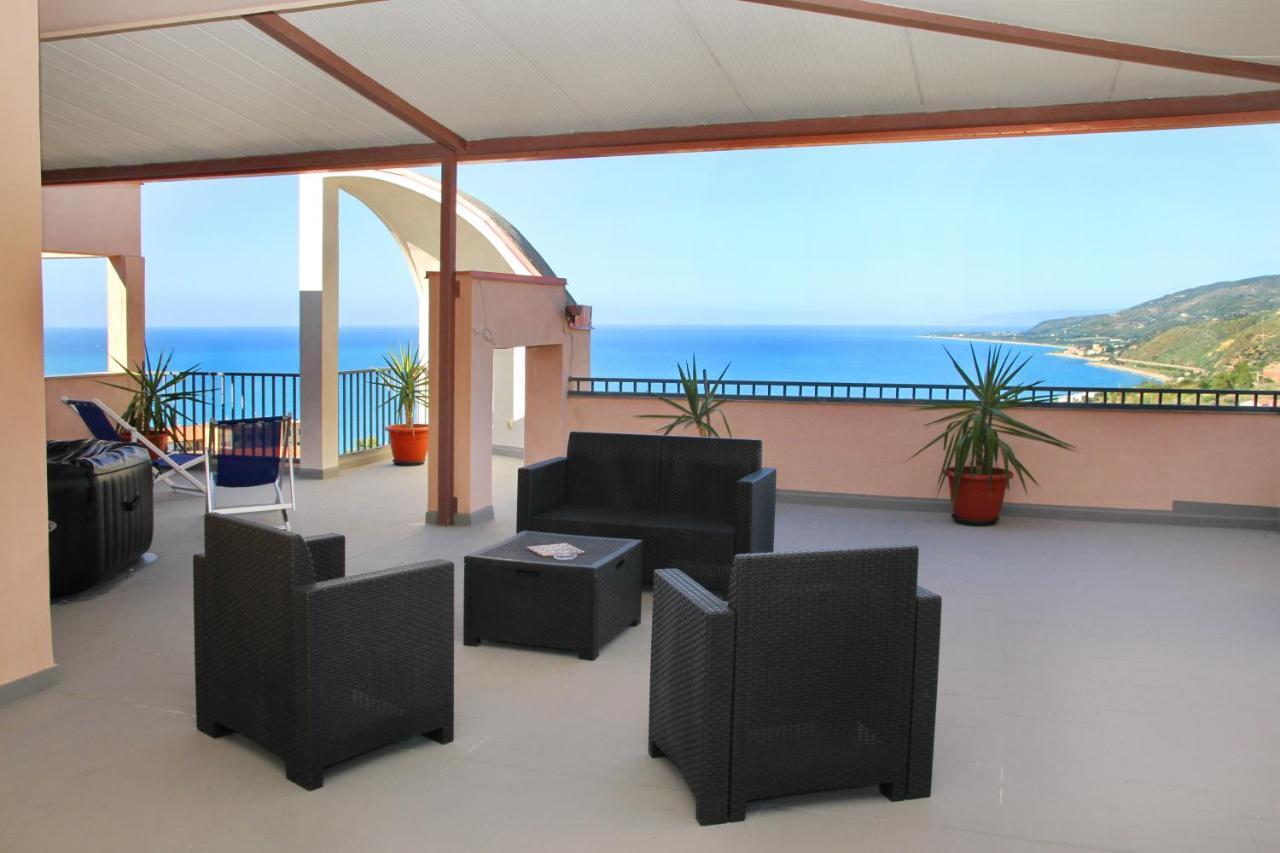 Attico Vista Mare Con Terrazza E Spa Riscaldata Santo Stefano di Camastra Exterior photo