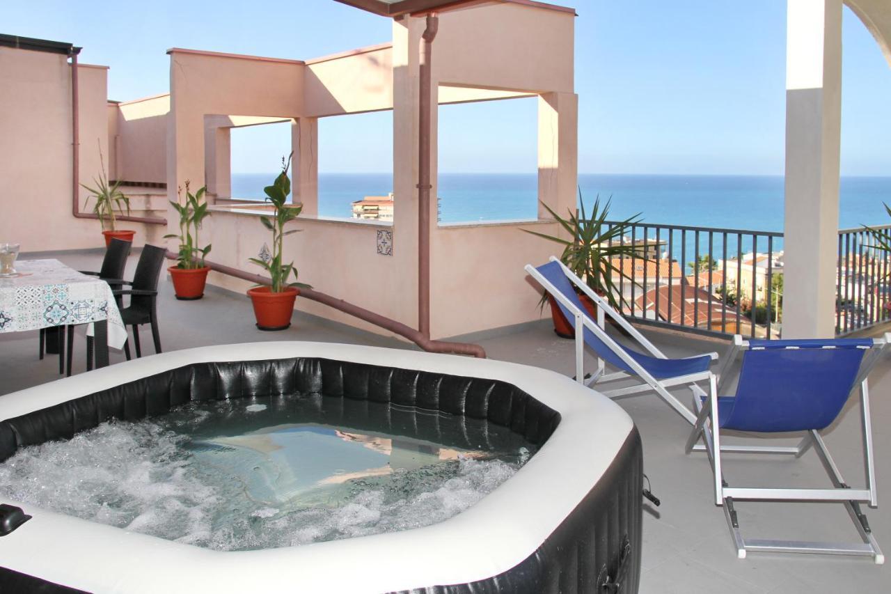 Attico Vista Mare Con Terrazza E Spa Riscaldata Santo Stefano di Camastra Exterior photo