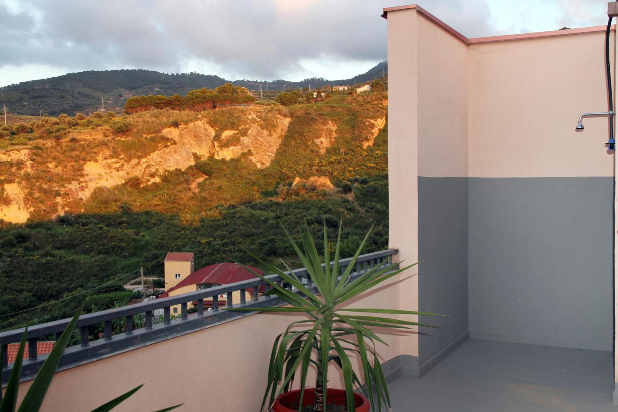 Attico Vista Mare Con Terrazza E Spa Riscaldata Santo Stefano di Camastra Exterior photo