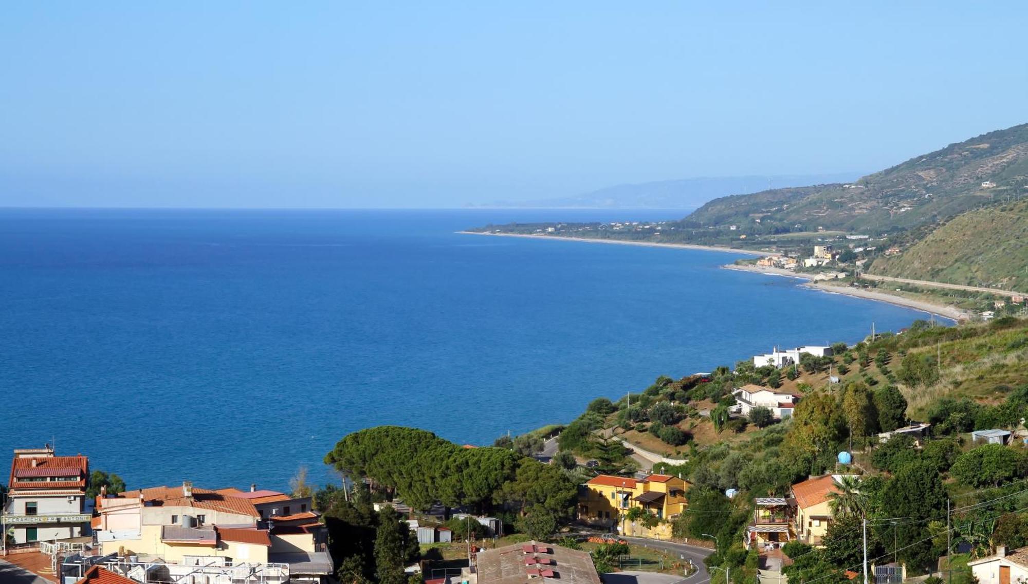 Attico Vista Mare Con Terrazza E Spa Riscaldata Santo Stefano di Camastra Exterior photo